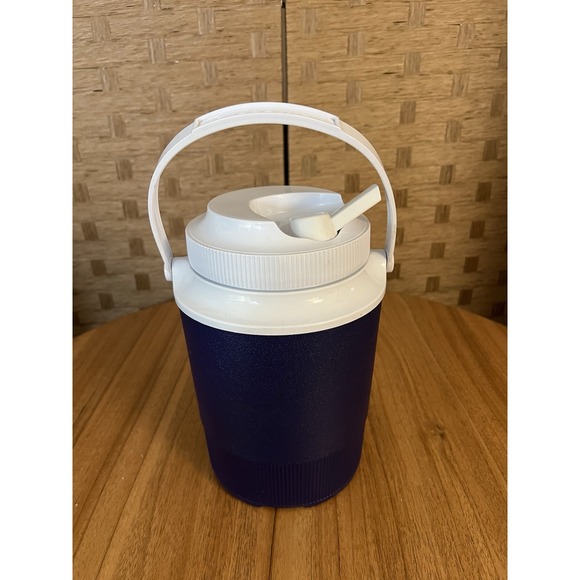 Rubbermaid 1/2 Gallon Water Jug Model #1502 Made In U.S.A. Dark Blue Vintage - Picture 1 of 5